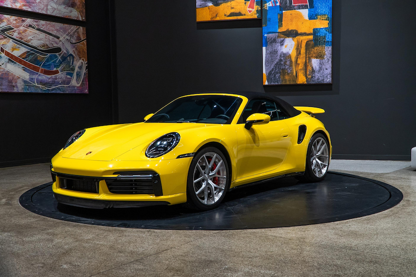 Foto do veículo PORSCHE 911 3.8 24V H6 GASOLINA TURBO CABRIOLET PDK 2024 8.495 KM 1.539.900,00