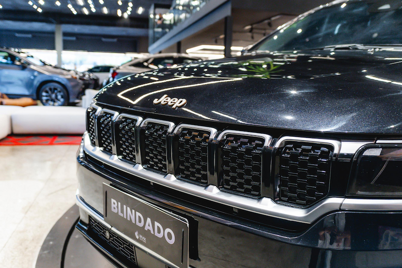 Foto do veículo JEEP COMMANDER 2.0 TD380 TURBO DIESEL OVERLAND AT9 2022 56.570 KM 219.900,00
