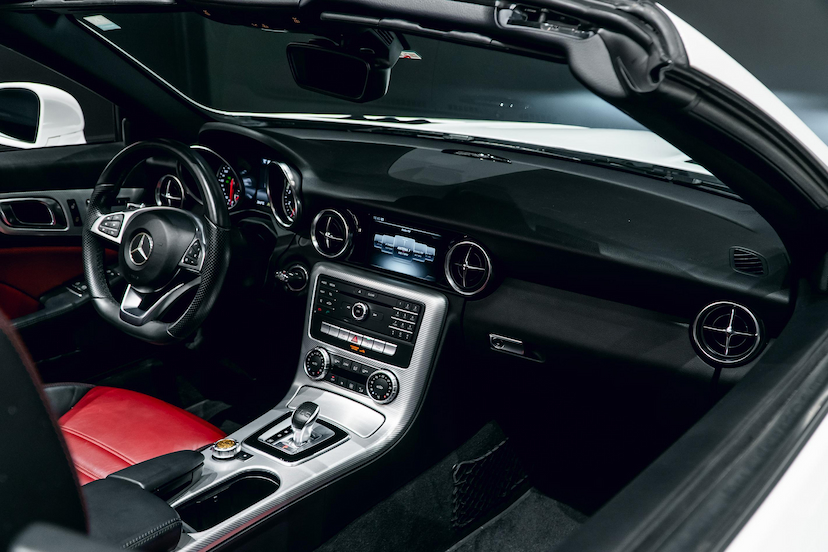 Foto do veículo MERCEDES-BENZ SLC 300 2.0 CGI GASOLINA 9G-TRONIC 2017 32.834 KM 265.900,00