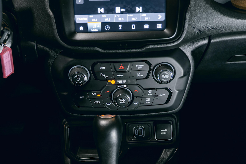 Foto do veículo JEEP RENEGADE 1.3 T270 TURBO FLEX LONGITUDE AT6 2022 42.878 KM 104.900,00
