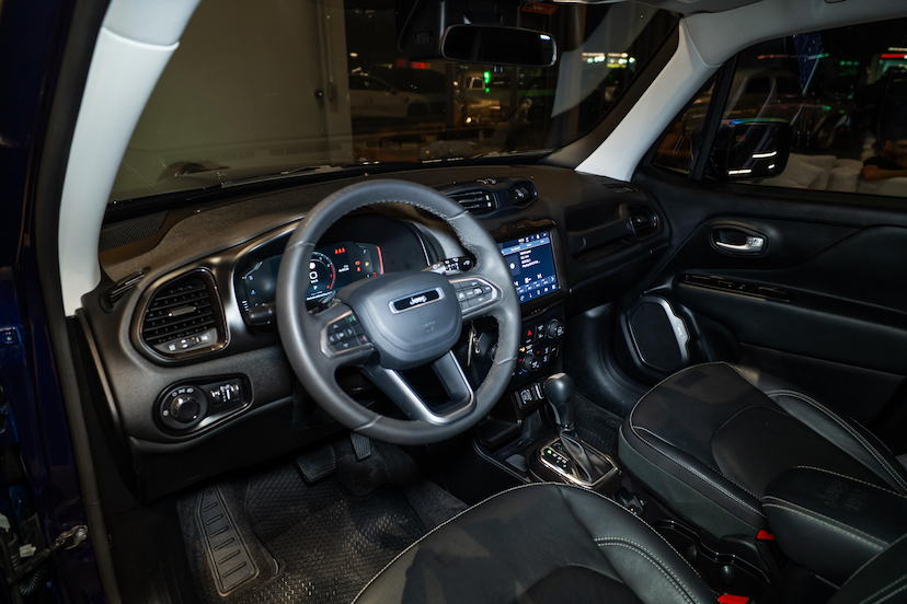 Foto do veículo JEEP RENEGADE 1.3 T270 TURBO FLEX LONGITUDE AT6 2024 37.000 KM 113.900,00