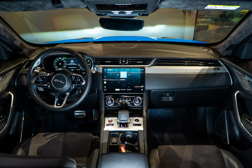Foto do veículo JAGUAR F-PACE 5.0 V8 SUPERCHARGED SVR AWD 4P AUTOMÁTICO 2022 23.130 KM 549.900,00