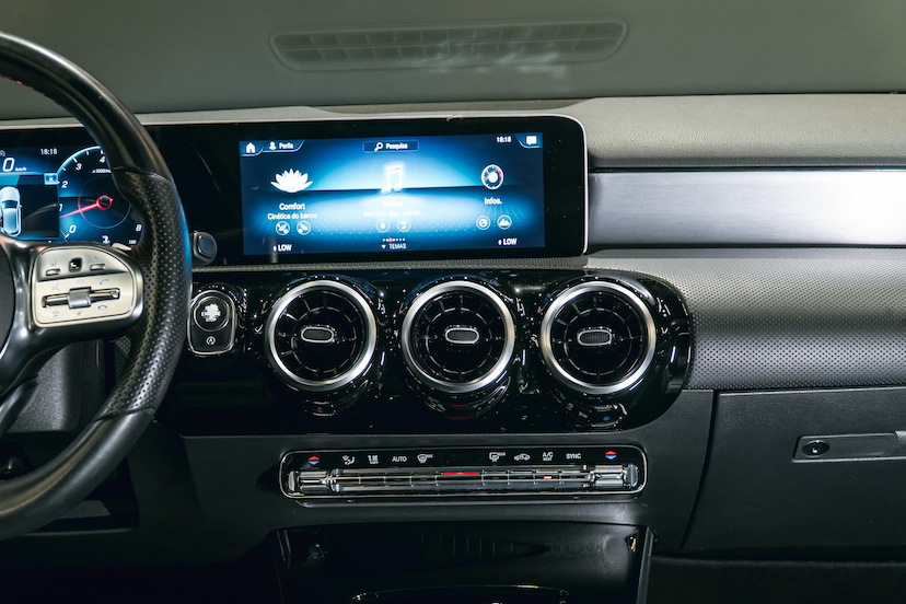 Foto do veículo MERCEDES-BENZ A 250 2.0 CGI GASOLINA SPORT 7G-DCT 2019 49.569 KM 189.900,00