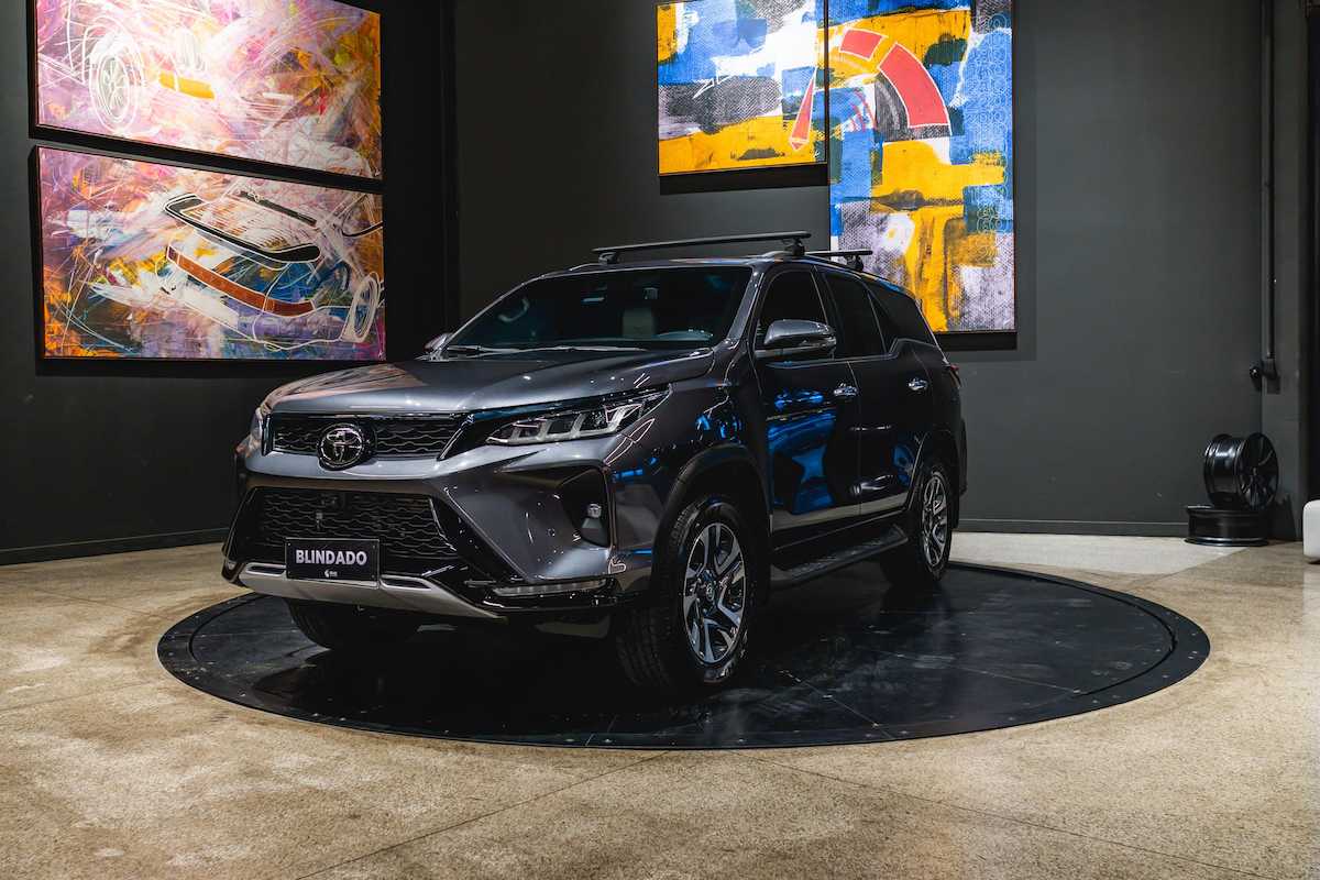 Foto do veículo TOYOTA HILUX SW4 2.8 D-4D TURBO DIESEL DIAMOND 7L 4X4 AUTOMÁTICO 2025/2025 3.850 KM R$ 529.900,00