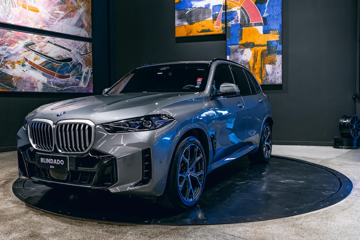 Foto do veículo BMW X5 3.0 I6 TURBO HÍBRIDO XDRIVE50E M SPORT AUTOMÁTICO 2023/2024 20.868 KM R$ 659.900,00