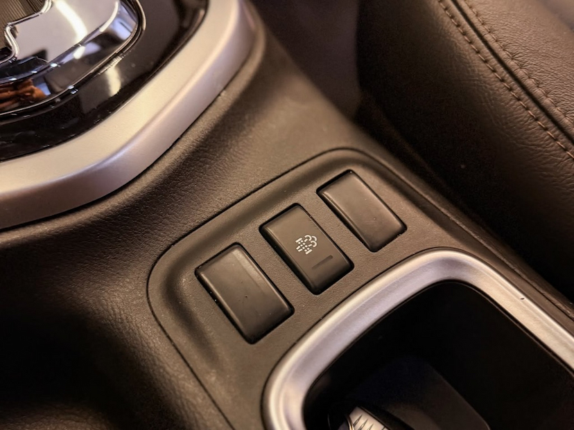 Foto do veículo NISSAN FRONTIER PLATI. CD  2.3 BI-TB DIES.AUT. 2023 151.097 KM 198.000,00