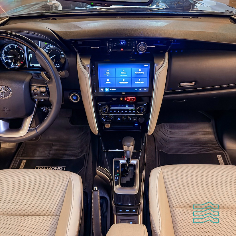 Foto do veículo TOYOTA HILUX SW4 DIAMOND 2.8 TB 4X4 DIE. AUT. 2024 40.878 KM 409.000,00