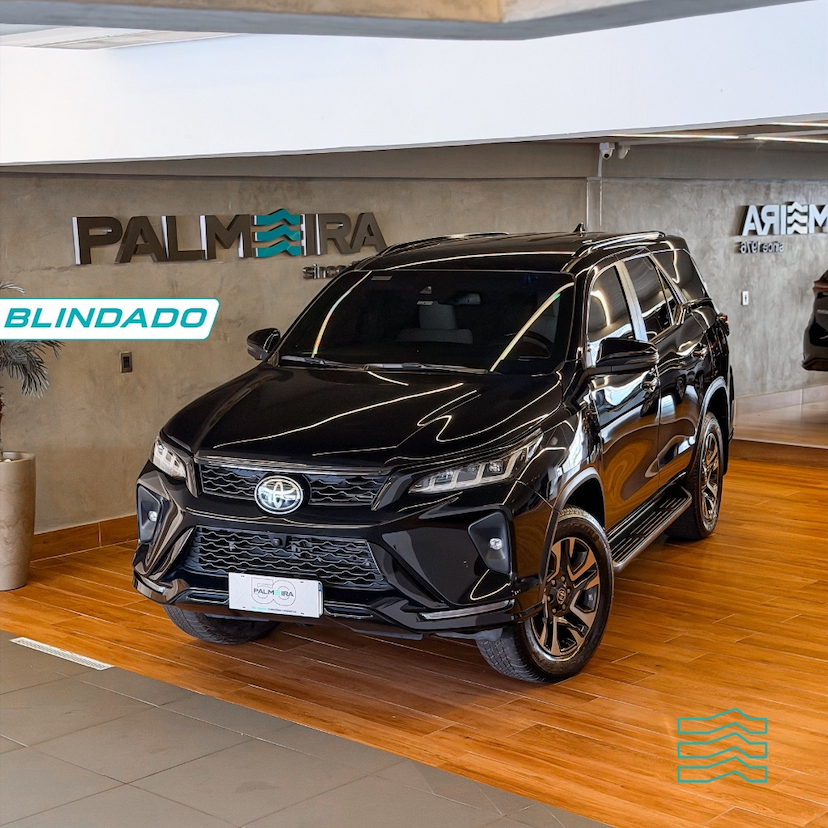 Foto do veículo TOYOTA HILUX SW4 DIAMOND 2.8 TB 4X4 DIE. AUT. 2024 40.878 KM 409.000,00