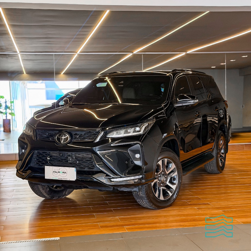Foto do veículo TOYOTA HILUX SW4 DIAMOND 2.8 TB 4X4 DIE. AUT. 2024 40.878 KM 409.000,00
