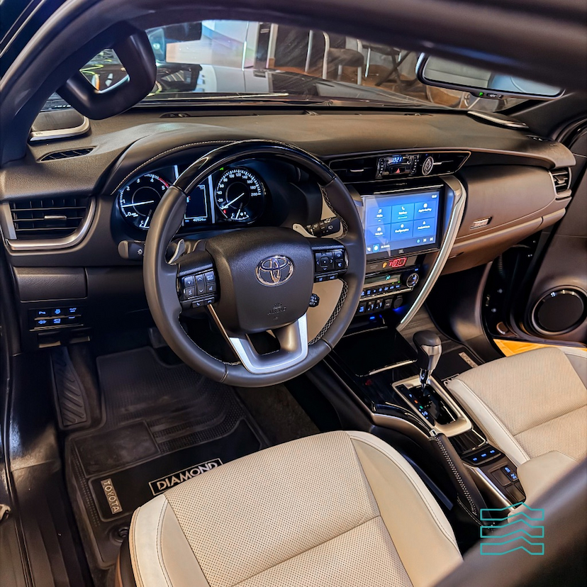 Foto do veículo TOYOTA HILUX SW4 DIAMOND 2.8 TB 4X4 DIE. AUT. 2024 40.878 KM 409.000,00