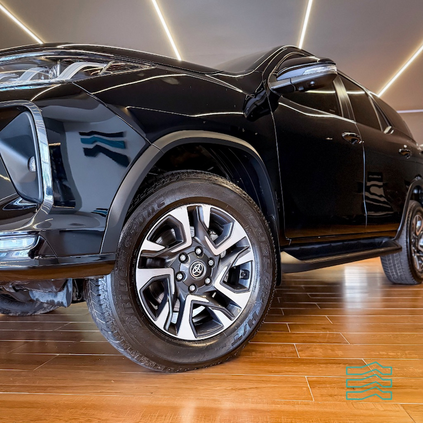 Foto do veículo TOYOTA HILUX SW4 DIAMOND 2.8 TB 4X4 DIE. AUT. 2024 40.878 KM 409.000,00