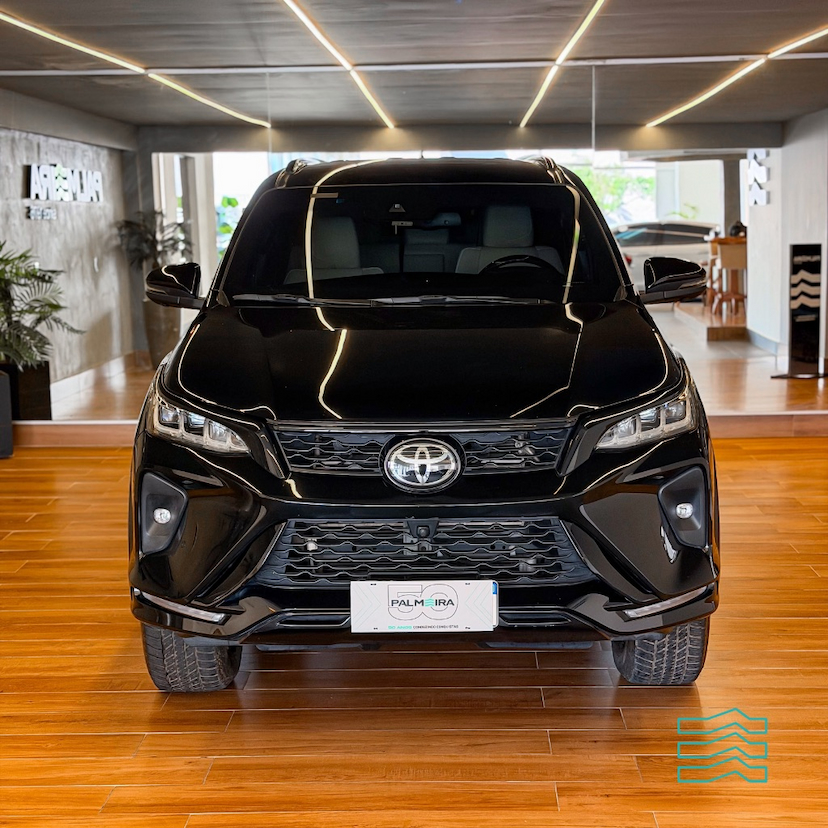 Foto do veículo TOYOTA HILUX SW4 DIAMOND 2.8 TB 4X4 DIE. AUT. 2024 40.878 KM 409.000,00