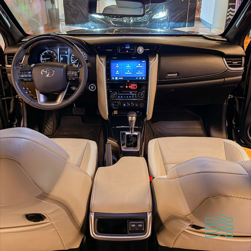 Foto do veículo TOYOTA HILUX SW4 DIAMOND 2.8 TB 4X4 DIE. AUT. 2024 40.878 KM 409.000,00