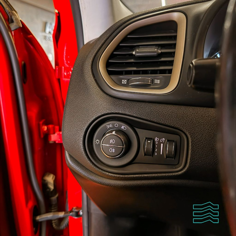 Foto do veículo JEEP RENEGADE 1.8 4X2 FLEX 16V AUT. 2016 80.068 KM 64.900,00