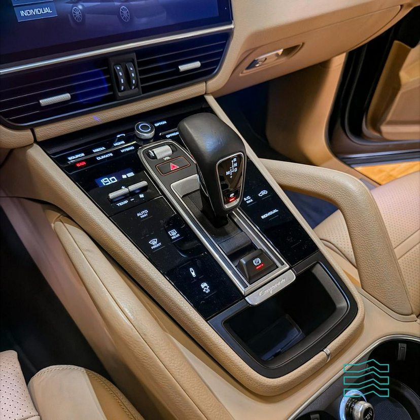 Foto do veículo PORSCHE CAYENNE 3.0 V6 (HíBRIDO) 2020 19.440 KM 499.000,00