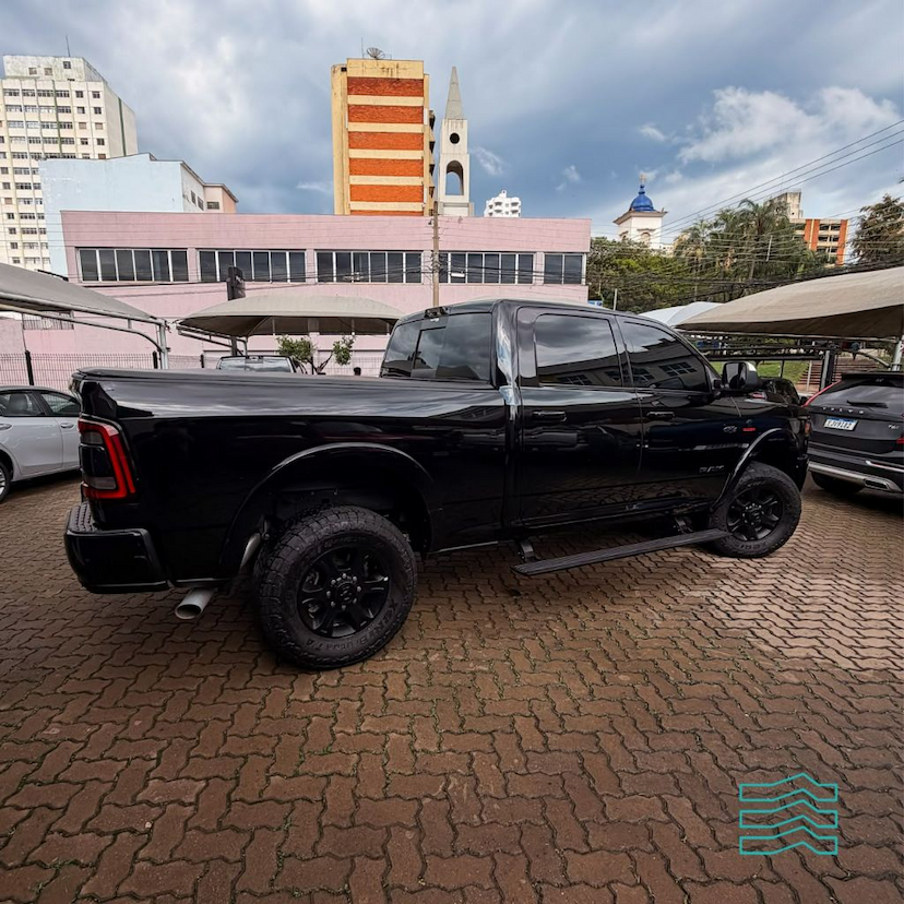 Foto do veículo RAM 2500 LARAM. 6.7 NIGHT ED. TB CD 4X4 DIE. 2022 57.362 KM 359.900,00