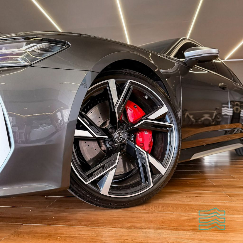 Foto do veículo AUDI RS6  2023 20.452 KM R$ 899.000,00