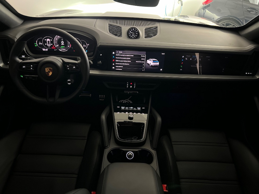 Foto do veículo PORSCHE CAYENNE COUPE 3.0 V6 (HíBRIDO) 2024 5.800 KM 950.000,00