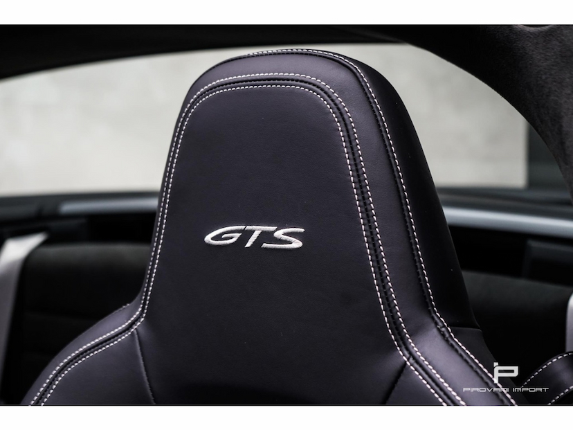Foto do veículo PORSCHE 911 3.0 24V H6 GASOLINA TARGA 4 GTS PDK 2022 3.300 KM 1.039.000,00