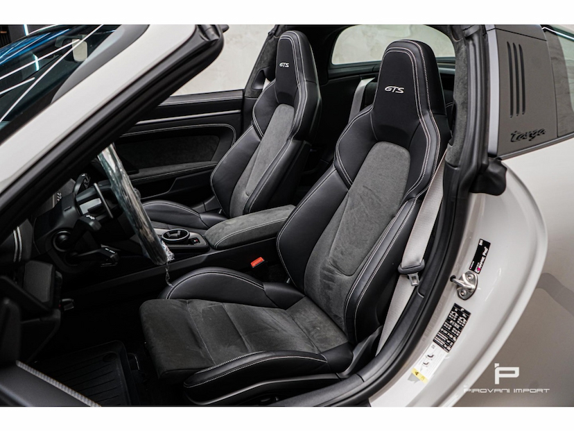Foto do veículo PORSCHE 911 3.0 24V H6 GASOLINA TARGA 4 GTS PDK 2022 3.300 KM 1.039.000,00