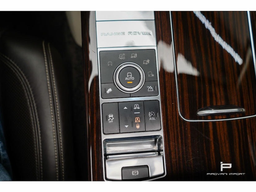 Foto do veículo LAND ROVER RANGE ROVER VOGUE 5.0 SE SUPERCHARGED 4X4 V8 24V GASOLINA 4P AUTOMÁTICO 2013 99.746 KM 215.000,00