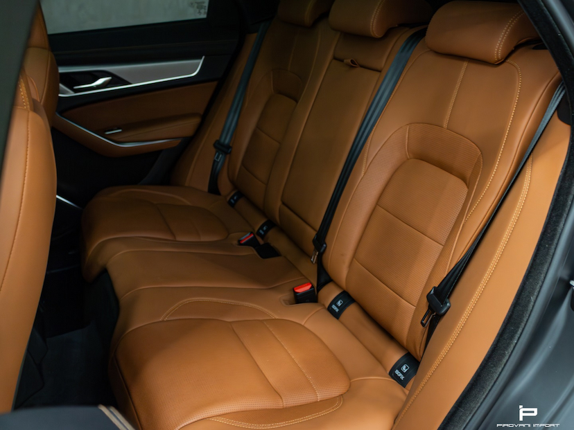 Foto do veículo JAGUAR F-PACE 2.0 P400E PHEV R-DYNAMIC SE AWD AUTOMÁTICO 2023 32.000 KM 315.900,00