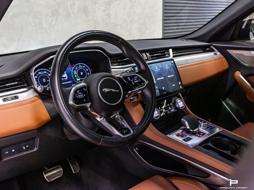 Foto do veículo JAGUAR F-PACE 2.0 P400E PHEV R-DYNAMIC SE AWD AUTOMÁTICO 2023 32.000 KM 315.900,00