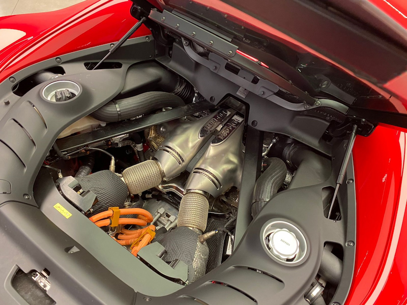 Foto do veículo FERRARI 296 GTB 3.0 V6 TURBO PHEV F1-DCT 2023 3.900 KM 2.850.000,00