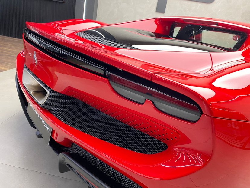 Foto do veículo FERRARI 296 GTB 3.0 V6 TURBO PHEV F1-DCT 2023 3.900 KM 2.850.000,00