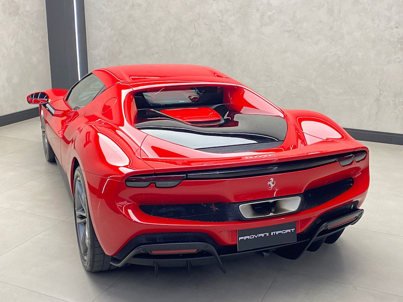 Foto do veículo FERRARI 296 GTB 3.0 V6 TURBO PHEV F1-DCT 2023 3.900 KM 2.850.000,00