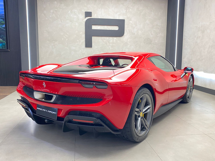 Foto do veículo FERRARI 296 GTB 3.0 V6 TURBO PHEV F1-DCT 2023 3.900 KM 2.850.000,00