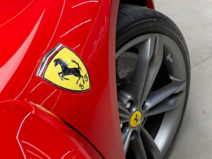 Foto do veículo FERRARI 296 GTB 3.0 V6 TURBO PHEV F1-DCT 2023 3.900 KM 2.850.000,00