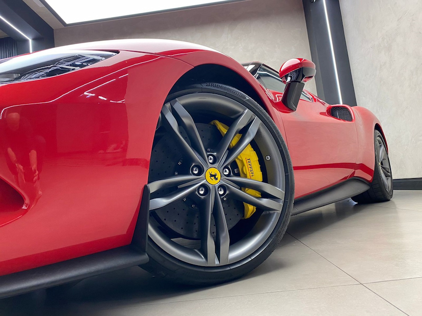 Foto do veículo FERRARI 296 GTB 3.0 V6 TURBO PHEV F1-DCT 2023 3.900 KM 2.850.000,00