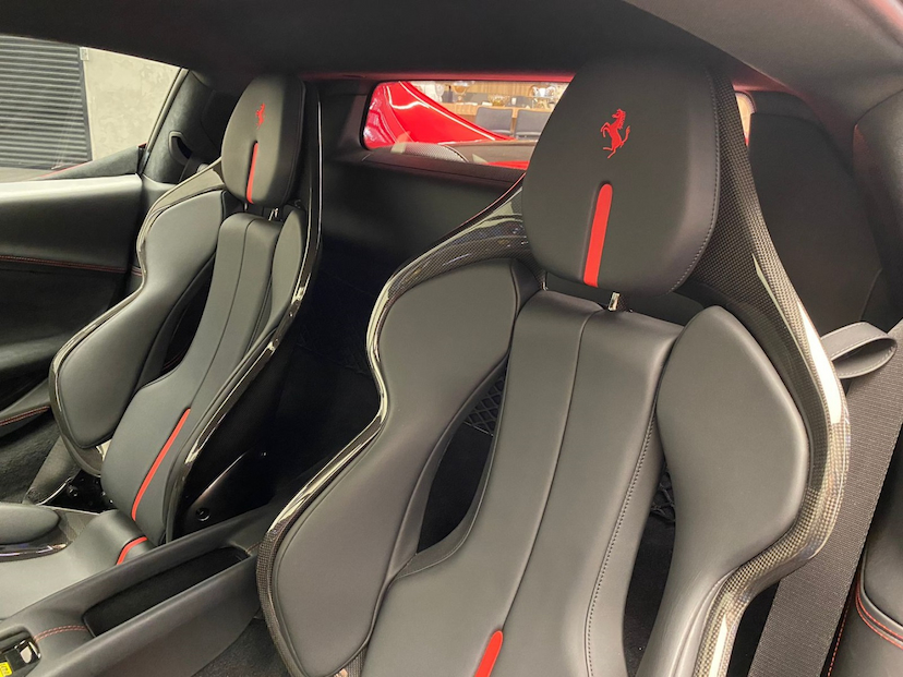 Foto do veículo FERRARI 296 GTB 3.0 V6 TURBO PHEV F1-DCT 2023 3.900 KM 2.850.000,00