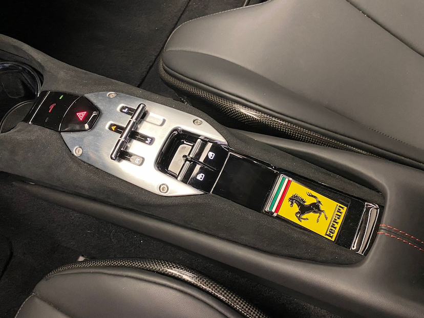 Foto do veículo FERRARI 296 GTB 3.0 V6 TURBO PHEV F1-DCT 2023 3.900 KM 2.850.000,00