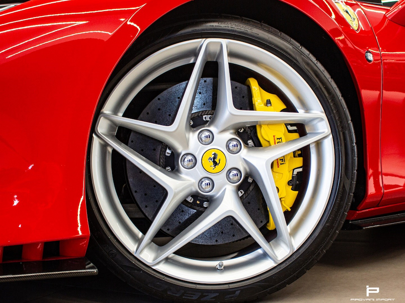 Foto do veículo FERRARI F8 TRIBUTO 3.9 V8 TURBO GASOLINA F1-DCT 2022 3.100 KM 4.100.000,00