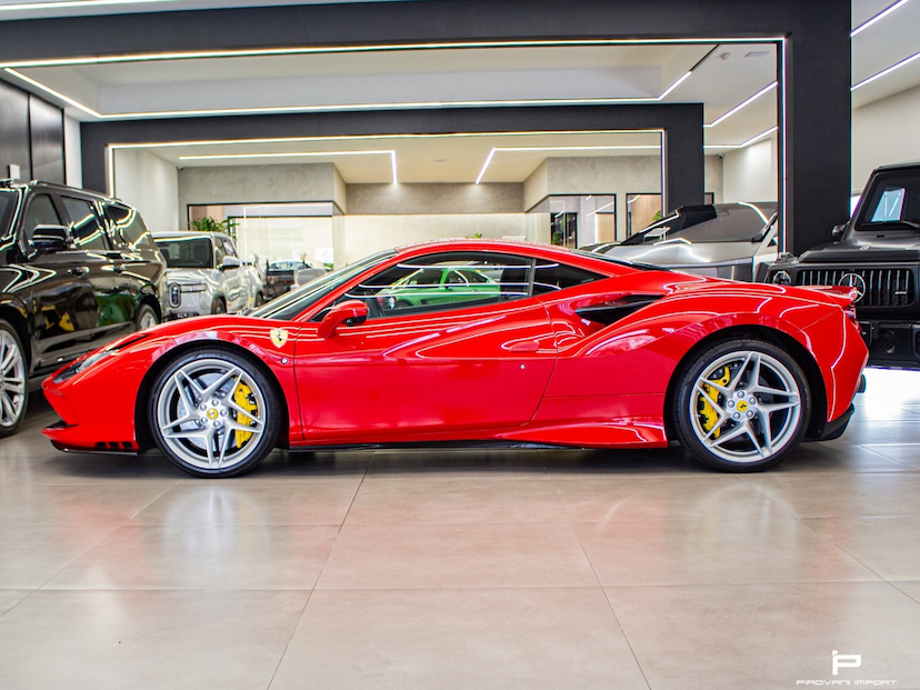 Foto do veículo FERRARI F8 TRIBUTO 3.9 V8 TURBO GASOLINA F1-DCT 2022 3.100 KM 4.100.000,00
