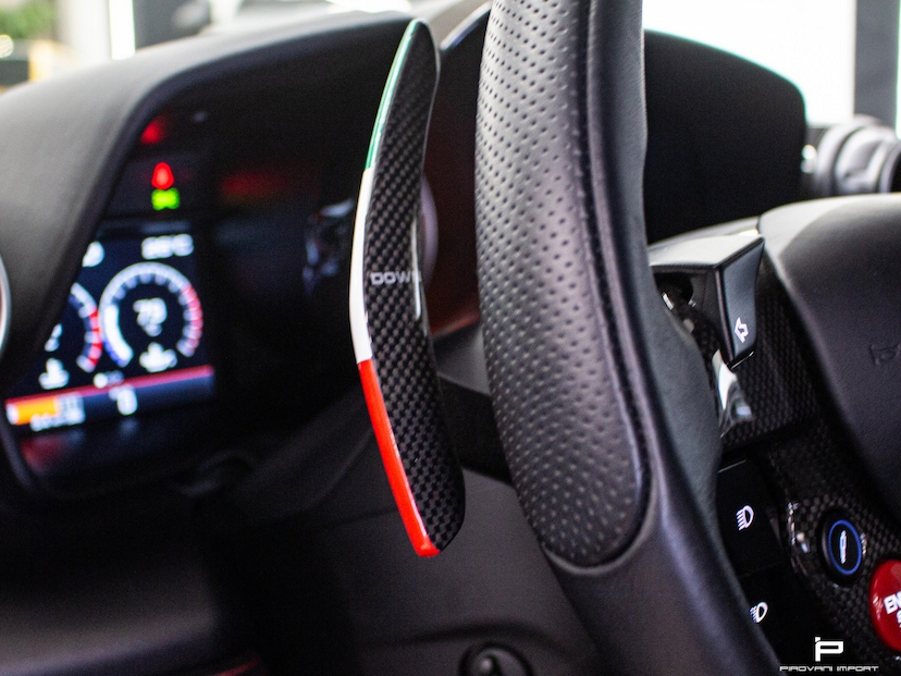 Foto do veículo FERRARI F8 TRIBUTO 3.9 V8 TURBO GASOLINA F1-DCT 2022 3.100 KM 4.100.000,00