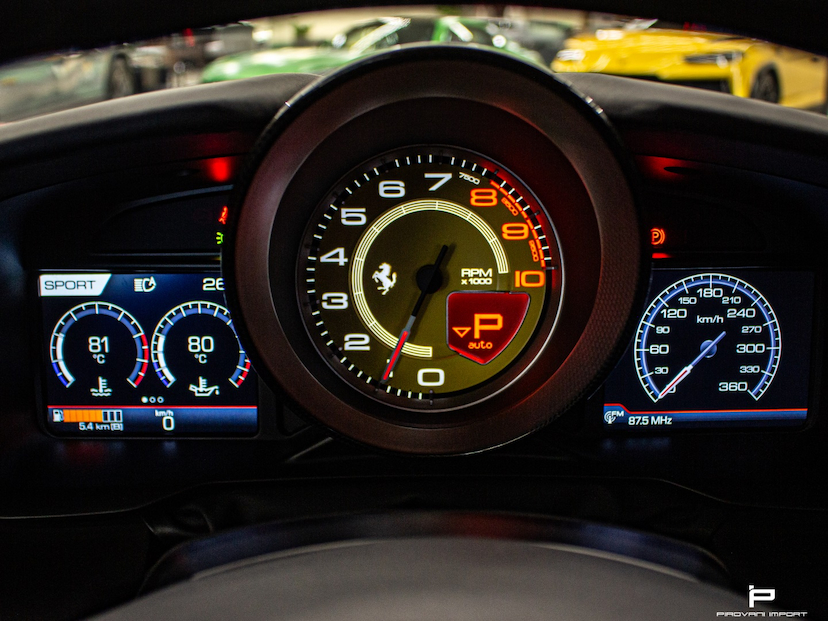 Foto do veículo FERRARI F8 TRIBUTO 3.9 V8 TURBO GASOLINA F1-DCT 2022 3.100 KM 4.100.000,00