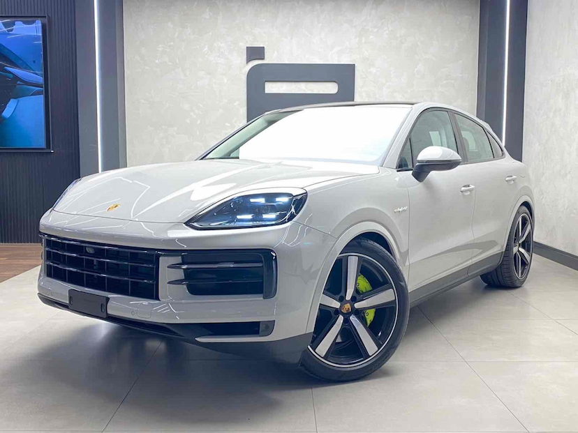 Foto do veículo PORSCHE CAYENNE 3.0 V6 E-HYBRID COUPÉ AWD TIPTRONIC S 2024 2.700 KM 909.900,00