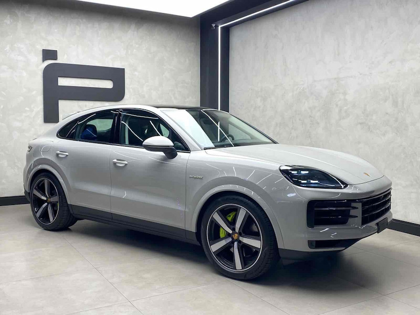 Foto do veículo PORSCHE CAYENNE 3.0 V6 E-HYBRID COUPÉ AWD TIPTRONIC S 2024 2.700 KM 909.900,00