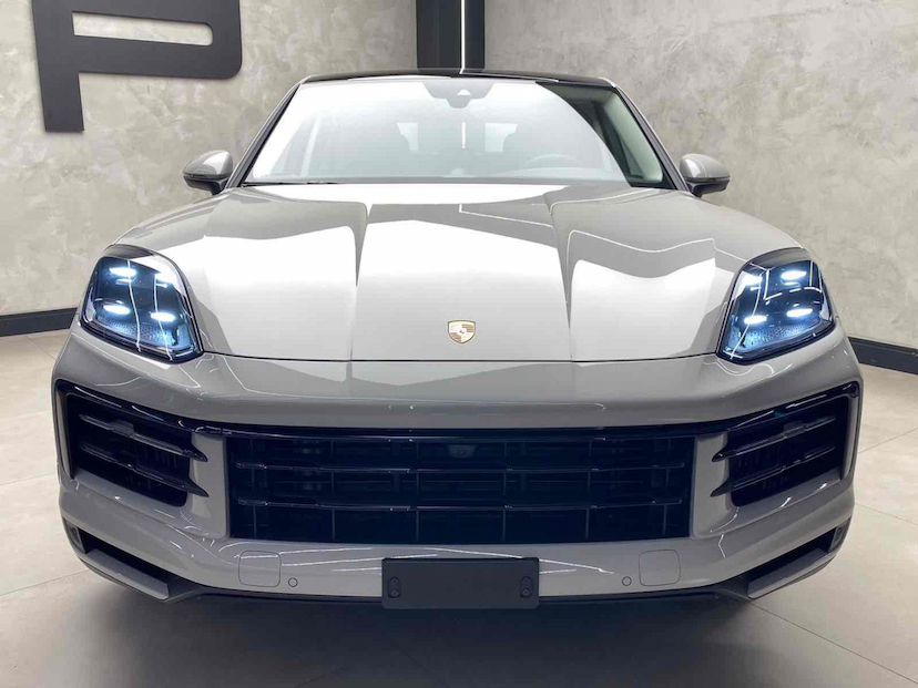 Foto do veículo PORSCHE CAYENNE 3.0 V6 E-HYBRID COUPÉ AWD TIPTRONIC S 2024 2.700 KM 909.900,00