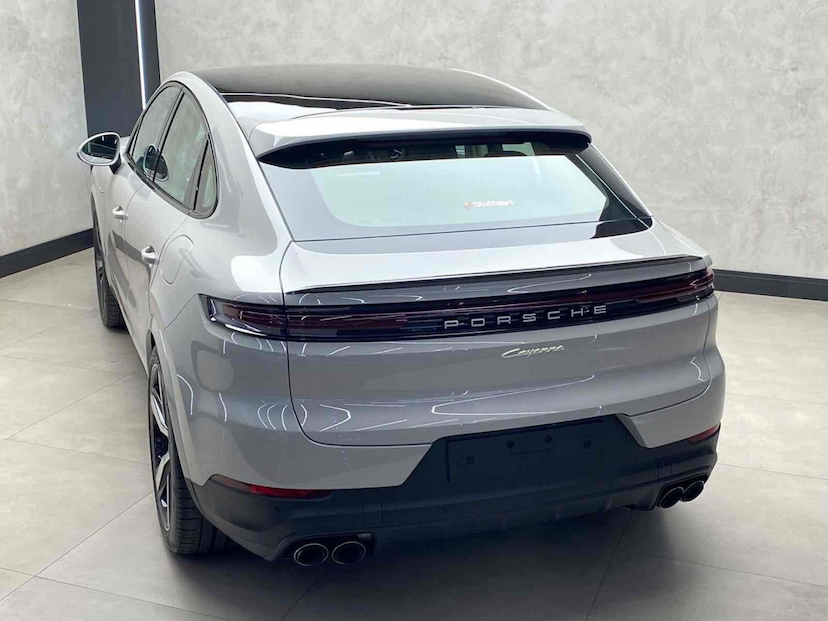 Foto do veículo PORSCHE CAYENNE 3.0 V6 E-HYBRID COUPÉ AWD TIPTRONIC S 2024 2.700 KM 909.900,00