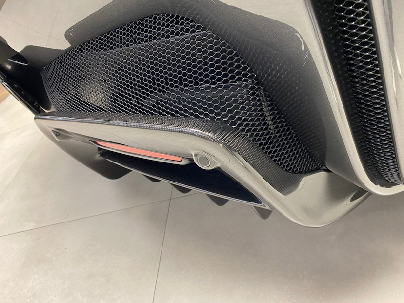 Foto do veículo FERRARI SF90 3.9 V8 TURBO PHEV STRADALE F1-DCT 2021 4.900 KM 4.100.000,00