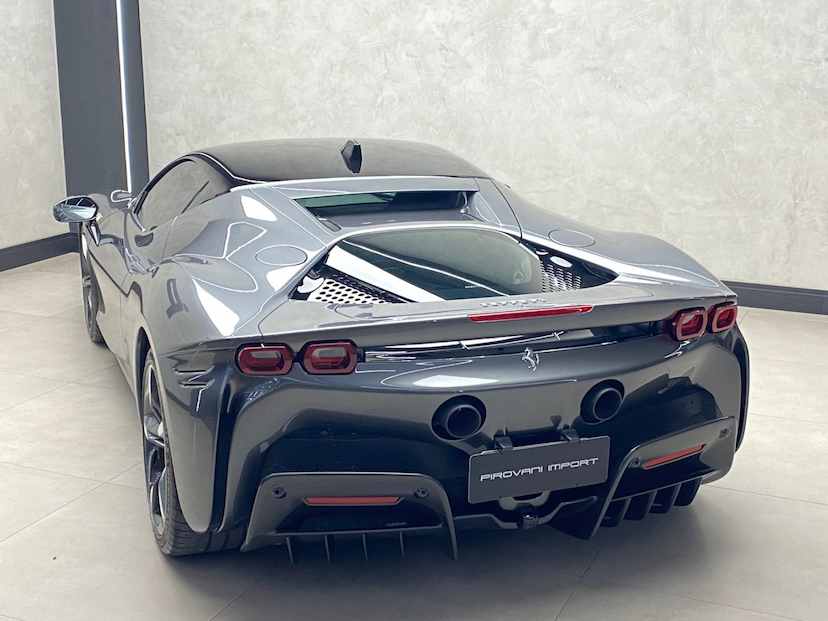 Foto do veículo FERRARI SF90 3.9 V8 TURBO PHEV STRADALE F1-DCT 2021 4.900 KM 4.100.000,00