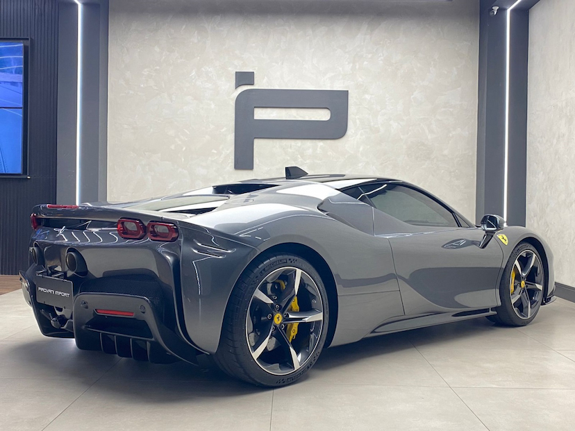 Foto do veículo FERRARI SF90 3.9 V8 TURBO PHEV STRADALE F1-DCT 2021 4.900 KM 4.100.000,00