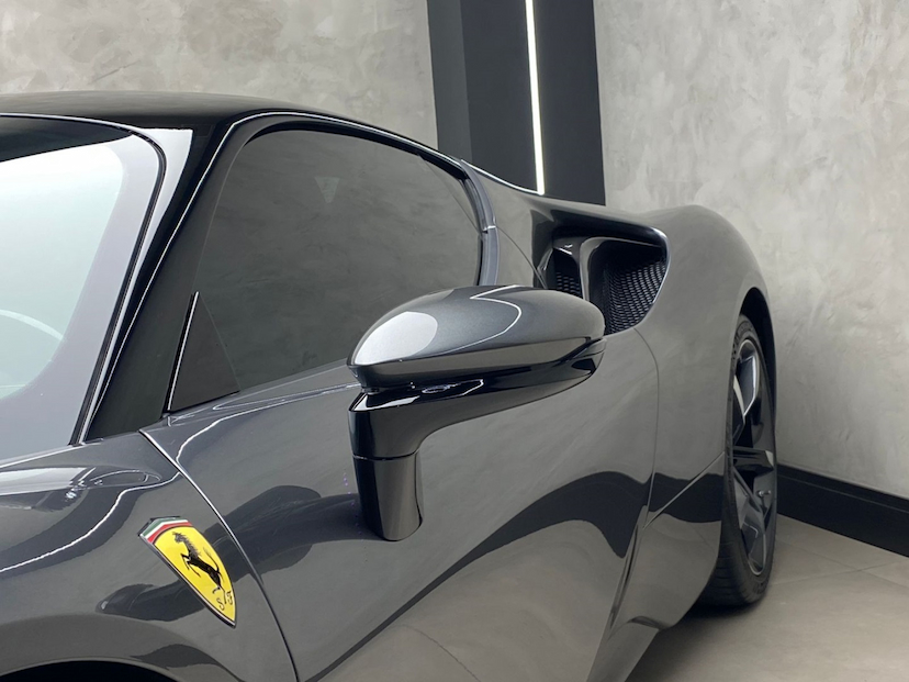 Foto do veículo FERRARI SF90 3.9 V8 TURBO PHEV STRADALE F1-DCT 2021 4.900 KM 4.100.000,00