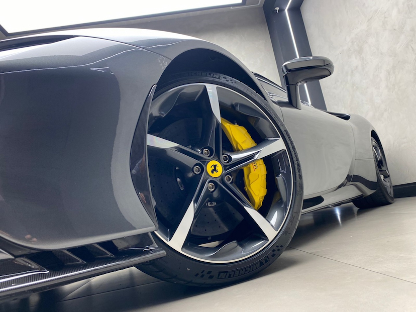 Foto do veículo FERRARI SF90 3.9 V8 TURBO PHEV STRADALE F1-DCT 2021 4.900 KM 4.100.000,00