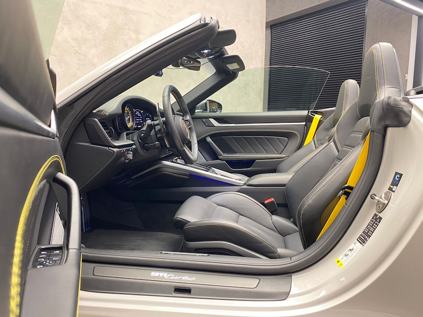Foto do veículo PORSCHE 911 3.8 24V H6 GASOLINA TURBO CABRIOLET PDK 2022 5.200 KM 1.300.000,00
