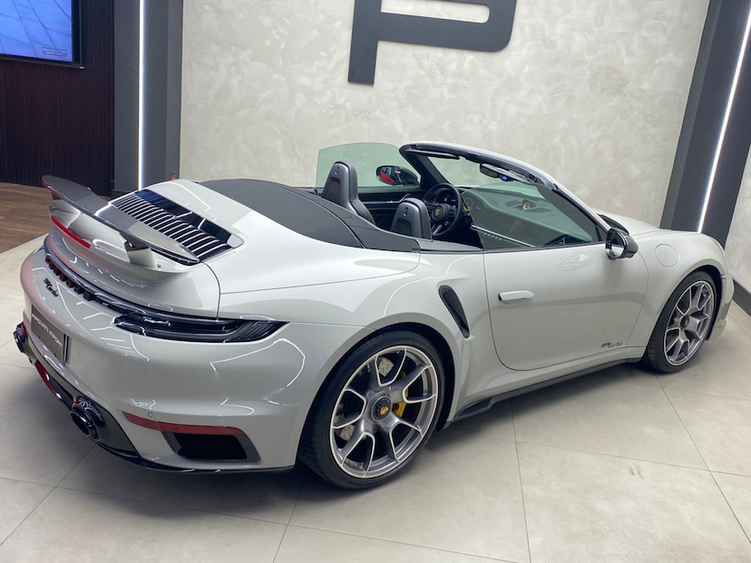 Foto do veículo PORSCHE 911 3.8 24V H6 GASOLINA TURBO CABRIOLET PDK 2022 5.200 KM 1.300.000,00